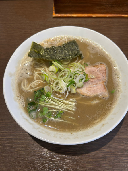 「濃厚煮干しそば+肉飯」@麺処 遊 蕨店の写真