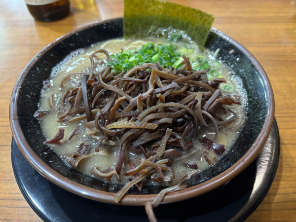 「ラーメン+キクラゲ」@博多長浜らーめん ぼたんの写真