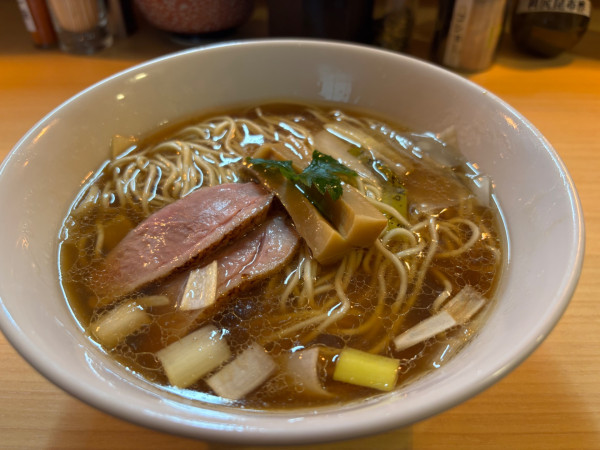 「鴨だし醤油ラーメン」@麺堂にしき 池袋西口店の写真