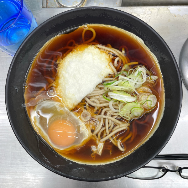 「温 とろろそば＋玉子」@日栄軒の写真