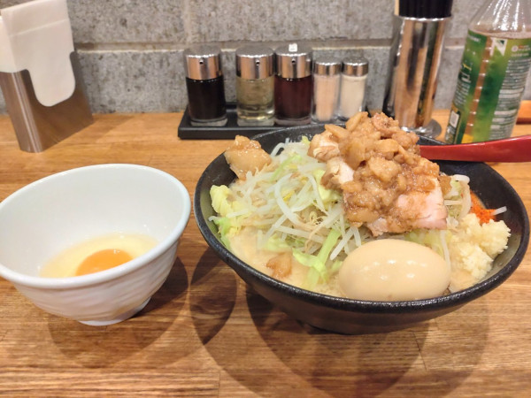 「夜限定　味噌二郎系らーめん＋生卵」@麺処 青野の写真