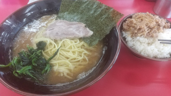 「ラーメン(大)￥１２００ 無料ライス」@武蔵家直系 ぼうそう家の写真