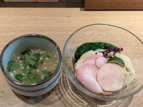 「京小麦の収穫祭限定　春菊とあさりの塩つけそば」@中華そば 無限の写真
