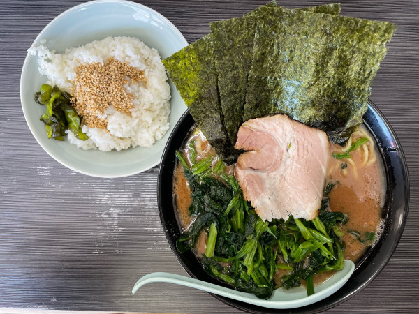 「ラーメン 並、ほうれん草」@桜道家の写真