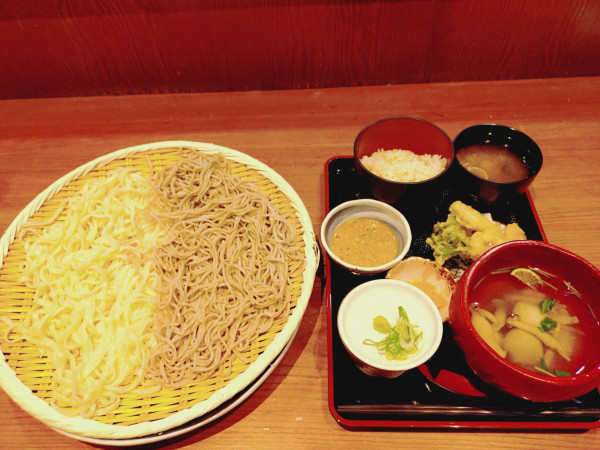 「（ランチ）「そば＆うどん」鮟鱇だし旨塩つゆ　１２８０円　※」@虎連坊 大手町店の写真