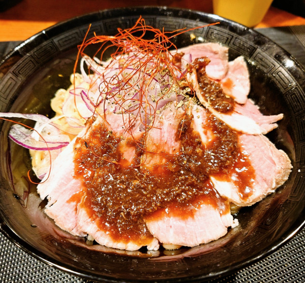 「牛まぜそば　中」@廻麺 鶏千の写真