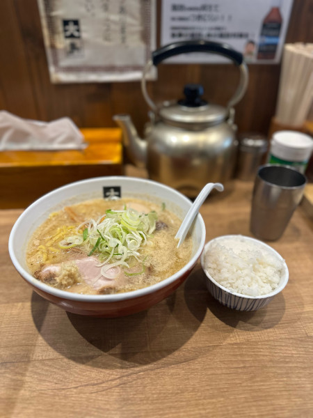 「味噌らーめん＋煮たまご＋小ライス」@大島の写真