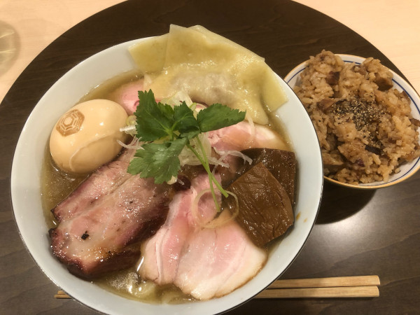 「特製手打中華蕎麦　白醤油（1,650円）、チャーシュー炊き込みご」@手打麺祭 かめ囲の写真