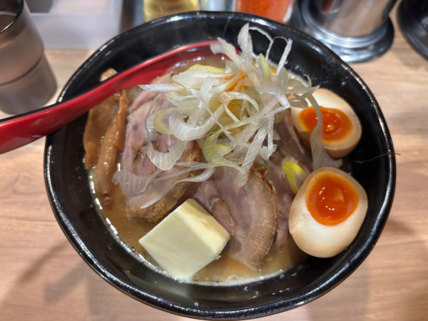 「味玉味噌チャーシュー麺野菜マシ　バター」@麺処 花田 上野店の写真