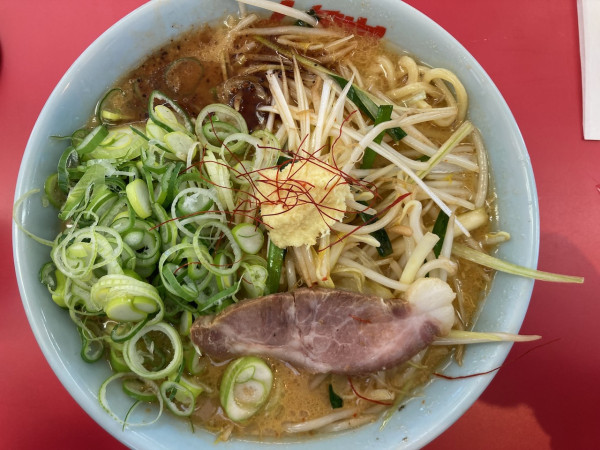 「【限定】特製もやし味噌ラーメン+薬味ネギ」@ラーメン山岡家 日立東金沢店の写真