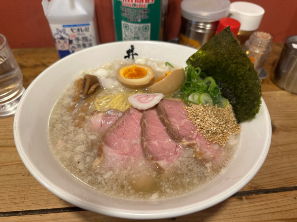「特背脂しおらぁめん」@井田商店の写真