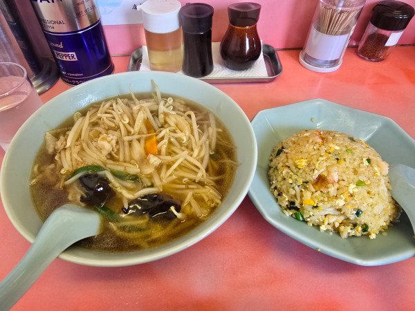 「もやしそば＋半チャーハン」@銀龍 関戸店の写真