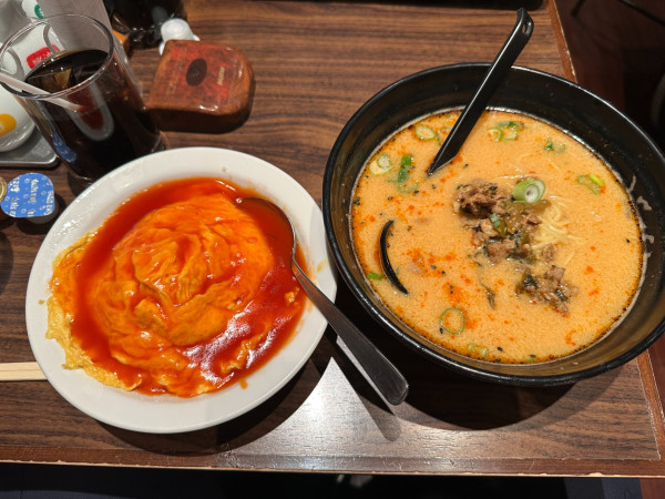 「ラーメンセット（担々麺＋天津飯）950円」@上海華龍 ヤマダ電機LABI1高崎店の写真