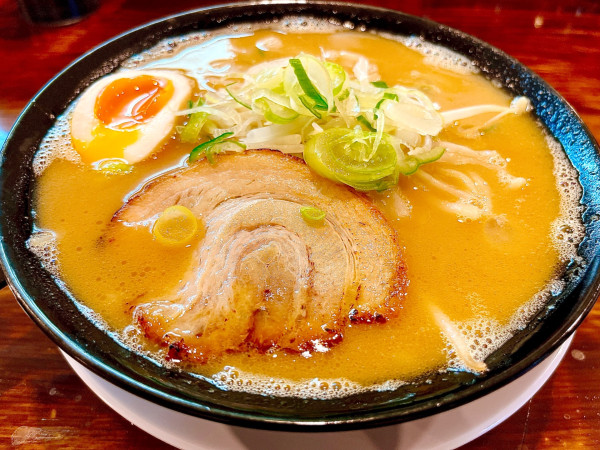 「豚骨味噌（890円）」@ラーメン刻 大学前店の写真