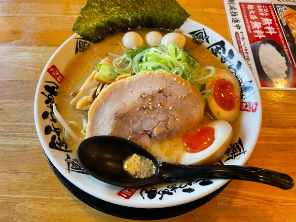 「銀のW玉味噌ラーメン」@熟成味噌らぁめん 二代目金子の写真