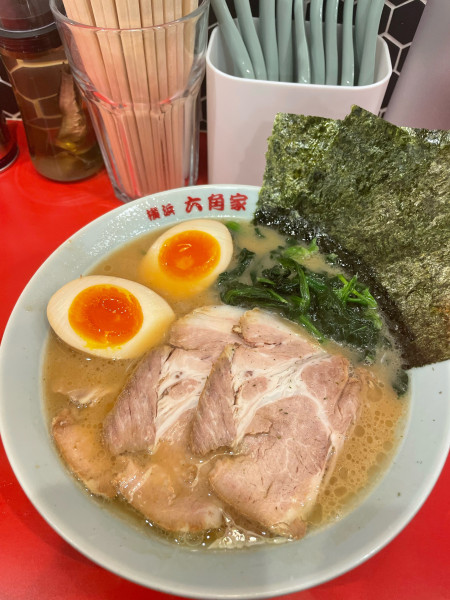 「チャーシューメン（並）＋煮玉子トッピング」@六角家1994+の写真