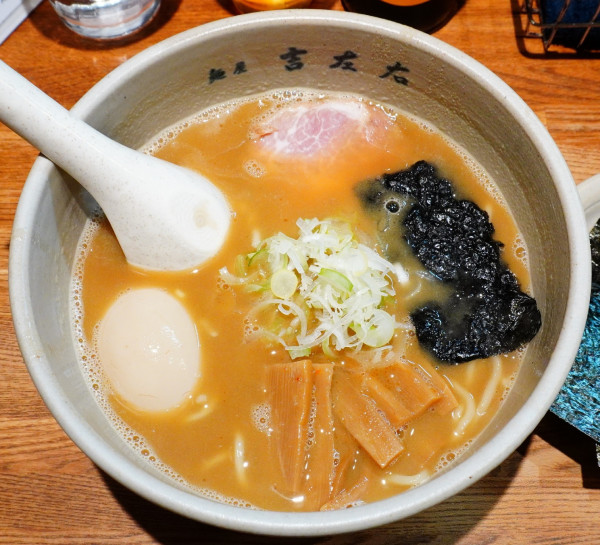 「味玉らーめん＋のり＋エビスビール（小瓶）」@麺屋吉左右の写真