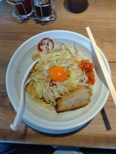 「塩まぜそば　ハーフ盛　にんにく背脂少　Fガーリックなし」@麺屋 しずる 幸田店の写真