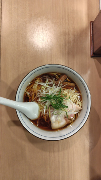 「醤油らぁ麺」@らぁ麺 くろ渦の写真