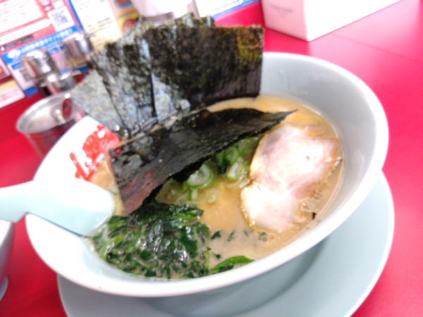 「醤油ラーメン 690円」@ラーメン山岡家 青森東店の写真