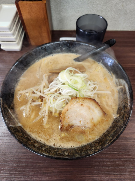 「札幌味噌ラーメンと餃子」@麺屋とみよしの写真