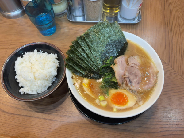 「特上ひじりラーメン並」@横浜家系ラーメン ひじり家の写真