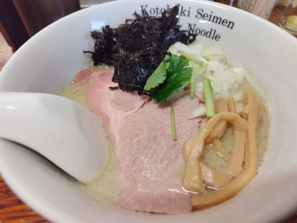 「濃厚牡蠣そば1100円」@中華そば よしかわの写真