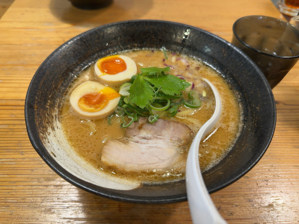 「クリーミーとんこつ 鶏玉のせ」@クリーミーTonkotsuラーメン 麺家 神明 栄スカイル店の写真