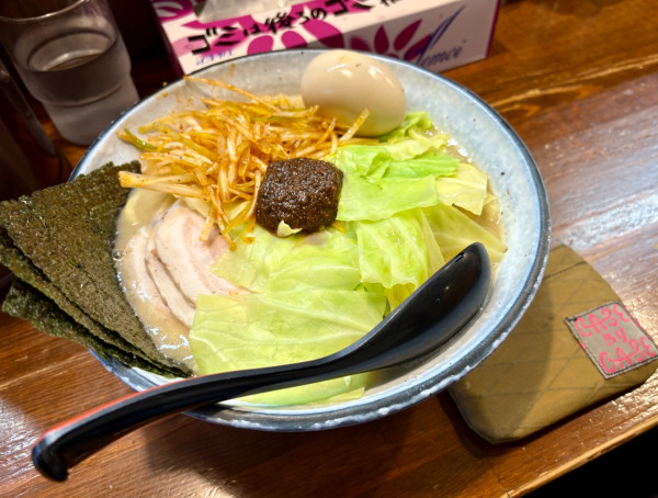 「熟成練り醤油らーめん大盛+具だくさん」@『 』(無銘)の写真