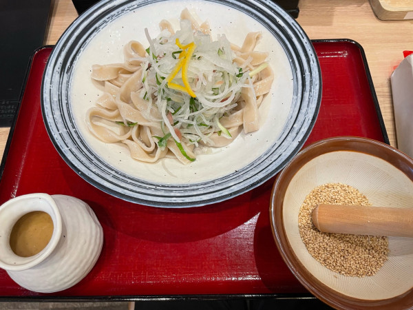 「すったてうどん税込1100」@武蔵野うどん とこ井 さいたま新都心店の写真