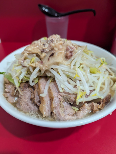 「小豚入り」@ラーメン二郎 生田駅前店の写真