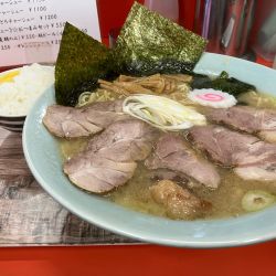 チャーシュー麺　中盛り　ライス