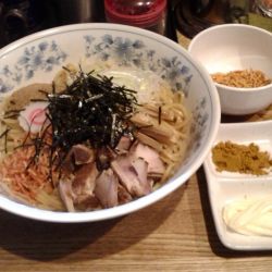 まぜそば(1100円)+まぜそば3点盛り(300円)