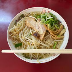 醤油ラーメンスタミナもやし炒めトッピング