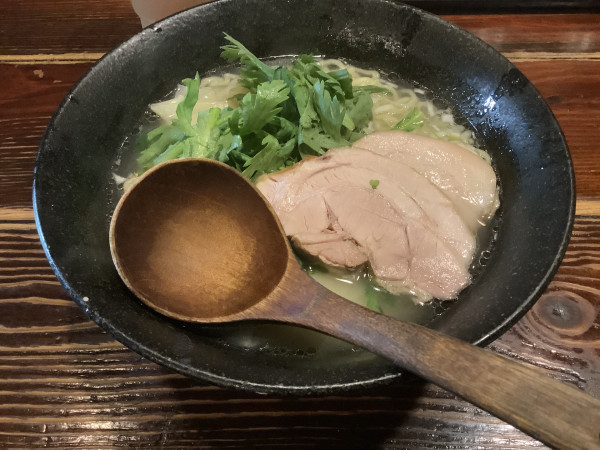 「海老ワンタン塩らぁ麺　1300円」@横濱元町 本丸亭 横浜店の写真