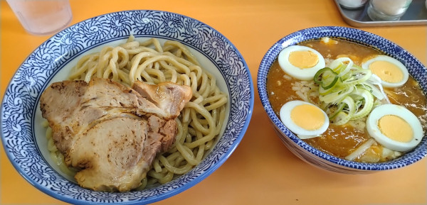 「(限定)四川風ﾁｰｽﾞ麻婆豆腐つけ麺+ﾁｬｰｼｭｰ」@NEW Akkeyラーメンの写真