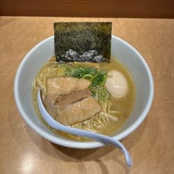 焼きあご塩らーめん　800円。