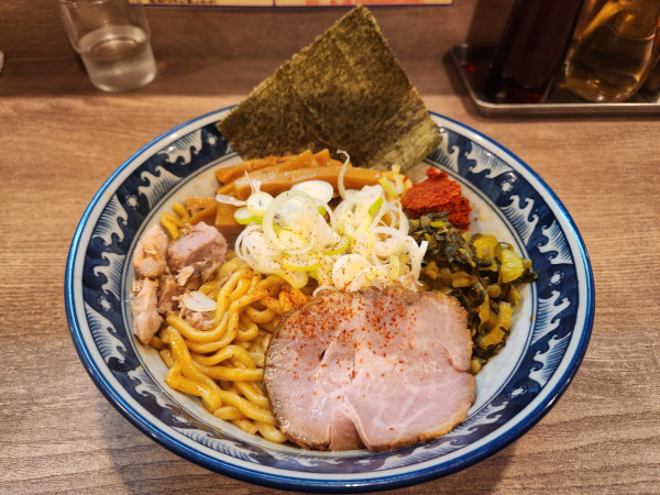 「辛油そば 小ライス」@兎に角 松戸店の写真