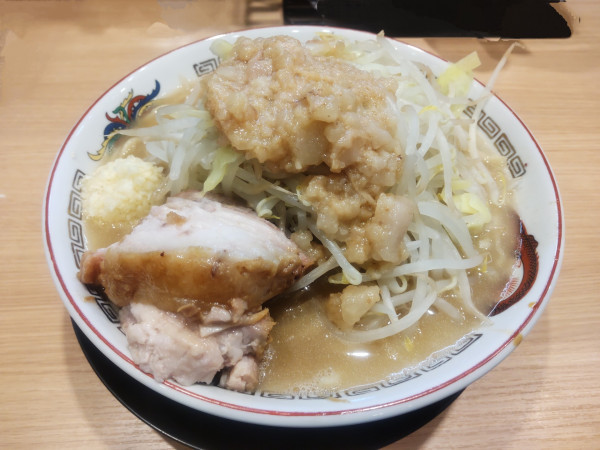 「小ラーメン（ヤサイニンニクアブラ）980円」@豚山 八王子北野店の写真