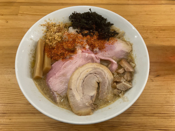 「背脂煮干しラーメン＋辛くする」@煮干らーめん 川むらの写真