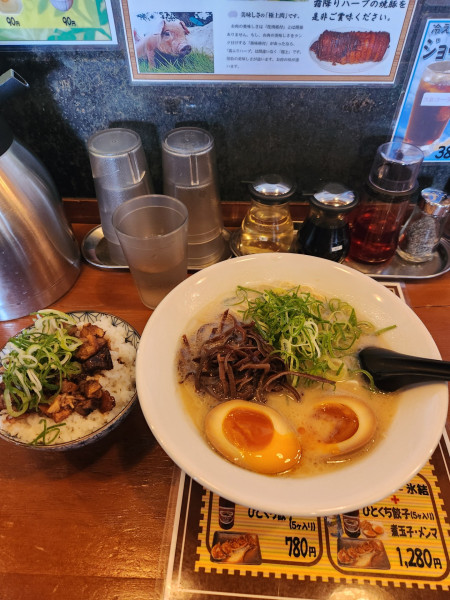 「一休味玉らぁめんとミニ焼豚丼」@博多拉麺 一休 本店の写真