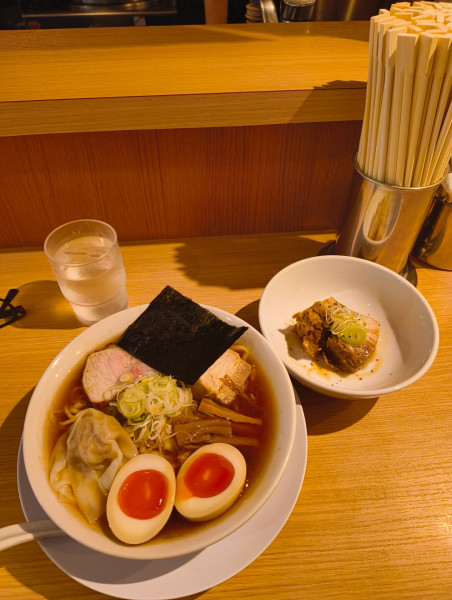 「特製中華そば（醤油）+角煮チャーシュー+大盛　1830円」@中華そば やなぎやの写真