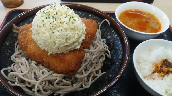 「かぶりつき タルタル「アジフライ」そば定食 790円」@そば処 めとろ庵 後楽園店の写真