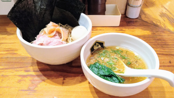 「【限定】特製サーモンつけ麺＋海苔(クーポン)」@真鯛らーめん 麺魚の写真