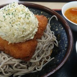 かぶりつき タルタル「アジフライ」そば定食 790円
