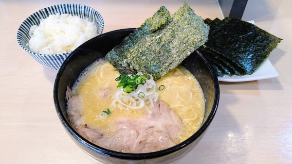 「【限定】玉子とじらーめん+海苔・ライス」@煮干しらぁめん 猫トラ亭の写真