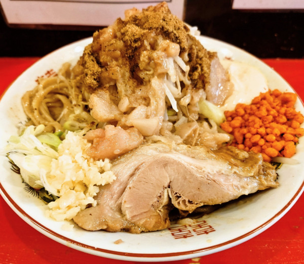 「まぜそばミニ豚入り」@ラーメン鷹の目 北千住店の写真