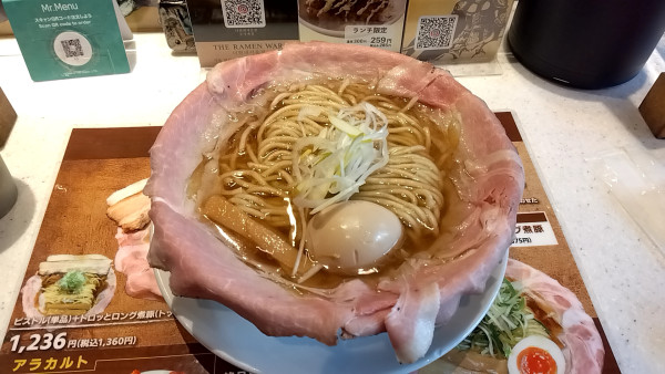 「平和（９８５円）＋半熟煮卵（１３０円）」@ラーメン大戦争 西新宿店の写真