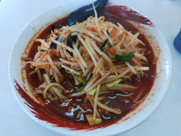 「ちょっと辛いタンメン 950円」@あぢとみ食堂の写真