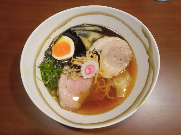 「特上ラーメン」@ラーメンニキ新橋の写真